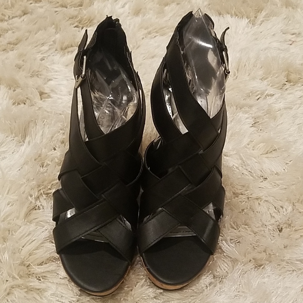 Black wedges